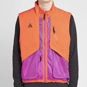 Nike ACG Men's Size L Habanero Red Vivid Purple Outdoor Full-Zip Utility Vest